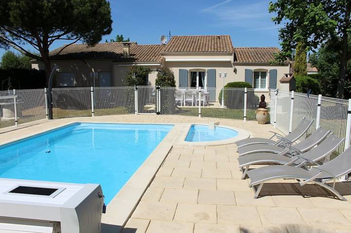 Location de vacances pour 6 personnes, avec Terrasse et Jardin à Bouhet