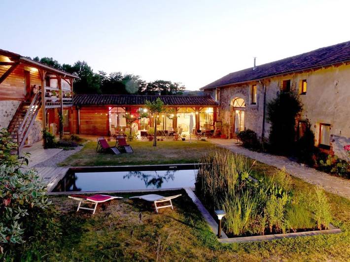 Maison d’hôte pour 2 personnes, avec Balcon et Terrasse ainsi que Jardin et Piscine