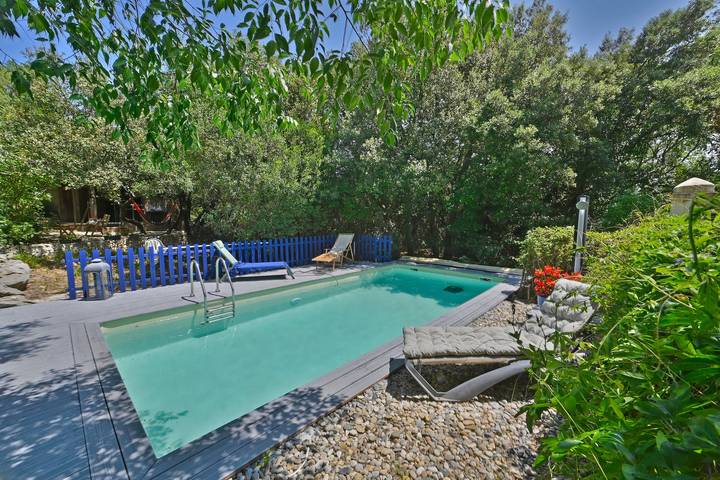 Gîte pour 4 personnes, avec jardin ainsi que piscine et terrasse dans le Gard