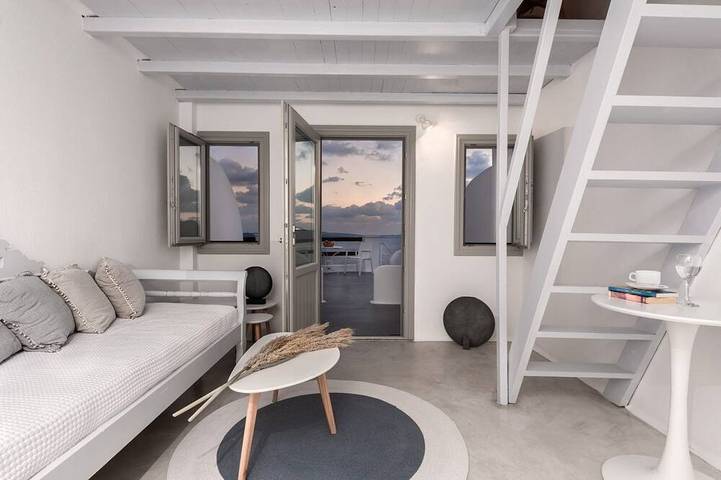 Villa for 2 people, with pool and balcony in Oia