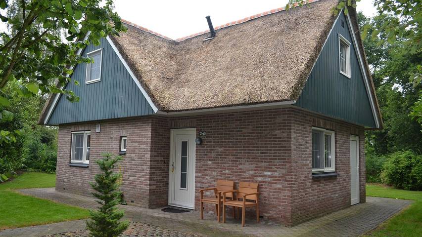 Vakantiehuis voor 4 personen, with terras and tuin as well as zwembad, met huisdier - 1