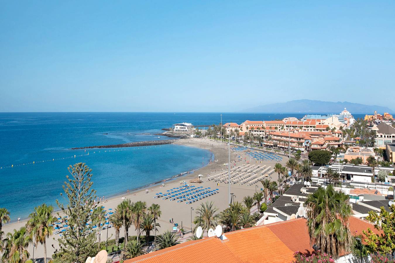 Entire apartment, Vacation 'Beach View Playa Los Cristiano' with Sea View and Wi-Fi in Los Cristianos, Arona