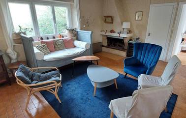 Gîte pour 5 personnes, avec jardin et piscine, animaux acceptés à Airoux