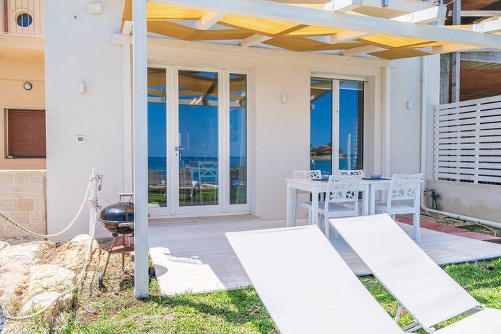 Casa vacanze "La Fuga Blu Di Marzamemi" con vista mare, 2 terrazze private e Wi-Fi in Marzamemi, Pachino