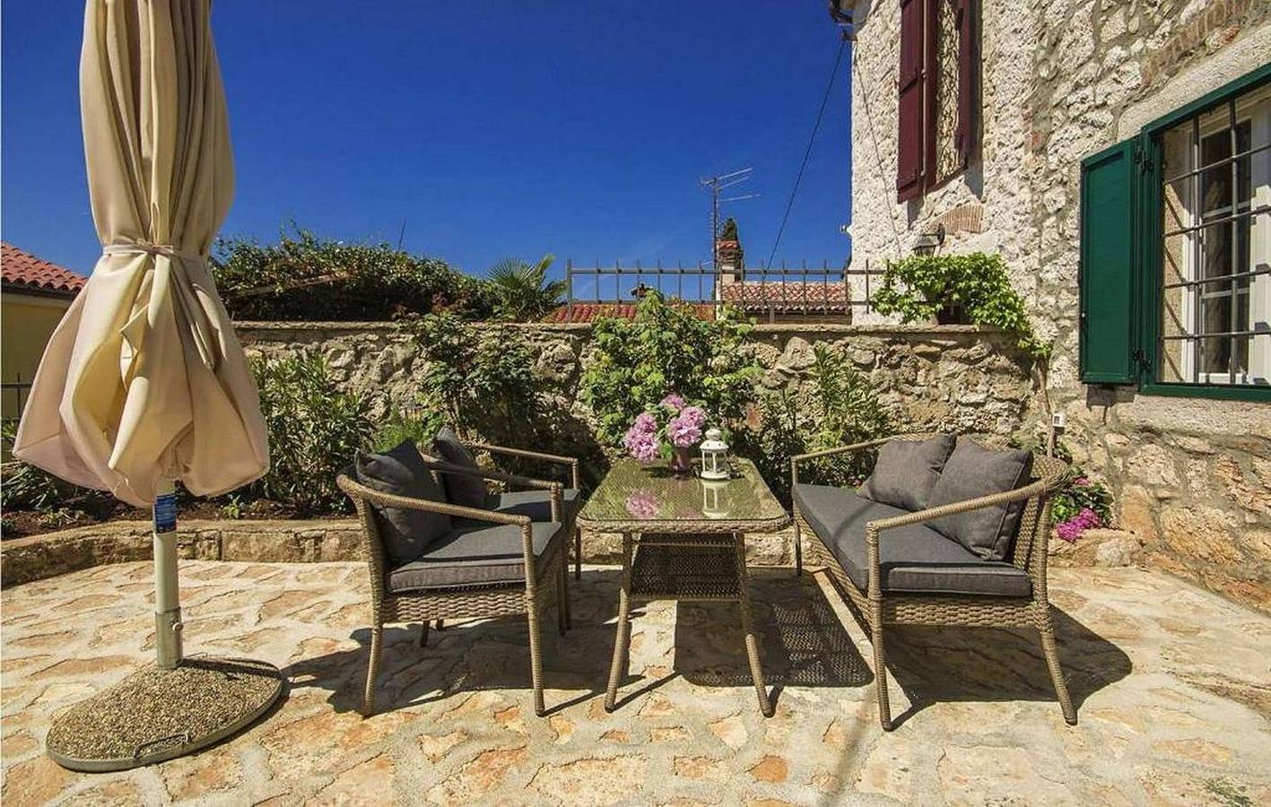 Rustikales Steinhaus nur 300 Meter zum Strand mit Meerblick, Grill, Terrasse in Vrsar, Općina Vrsar