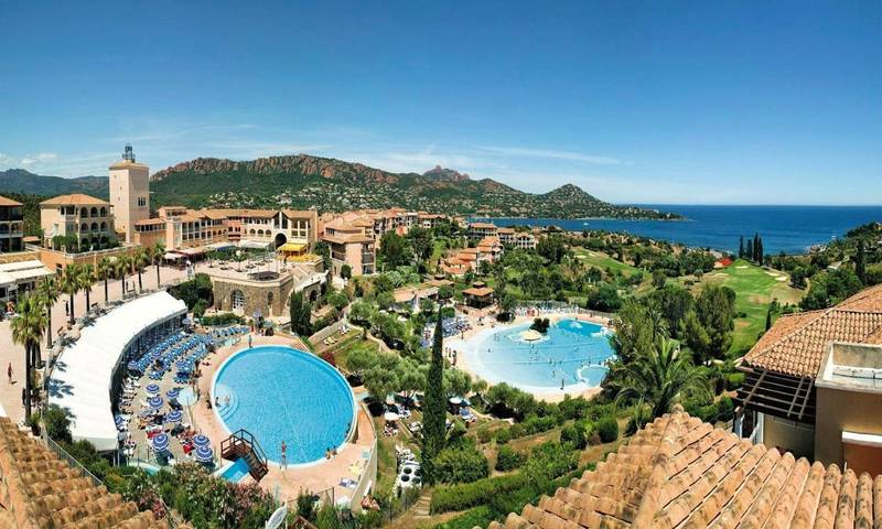 Location de vacances pour 4 personnes, avec Terrasse ainsi que Piscine et Vue dans Agay