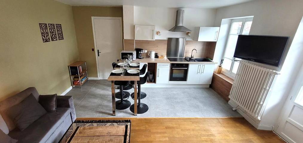 Gîte pour 5 personnes, avec Balcon et Terrasse ainsi que Jardin et Piscine à Mariac