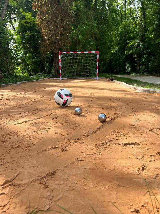 Location de vacances pour 10 personnes, avec vue ainsi que jardin et piscine à Arc-sur-Tille - 3