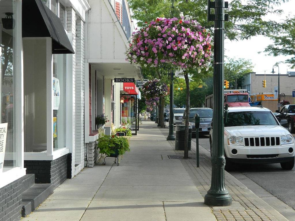 Ganze Wohnung, Kürzlich renovierte gemütliche Suite im Downton Charlevoix mit einer fabelhaften Aussicht! in Charlevoix, Charlevoix County