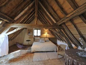 Location de vacances pour 6 personnes, avec jardin ainsi que piscine et terrasse à Neuilly-le-Réal