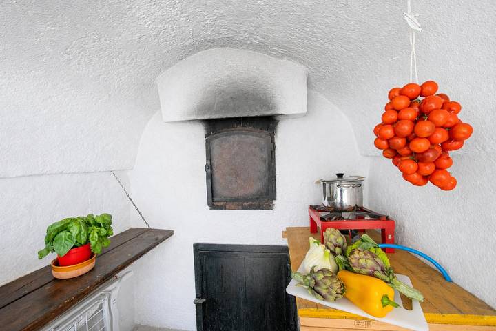 La Casa Sulla Roccia Trulli Pool in Monopoli, Provincia di Bari