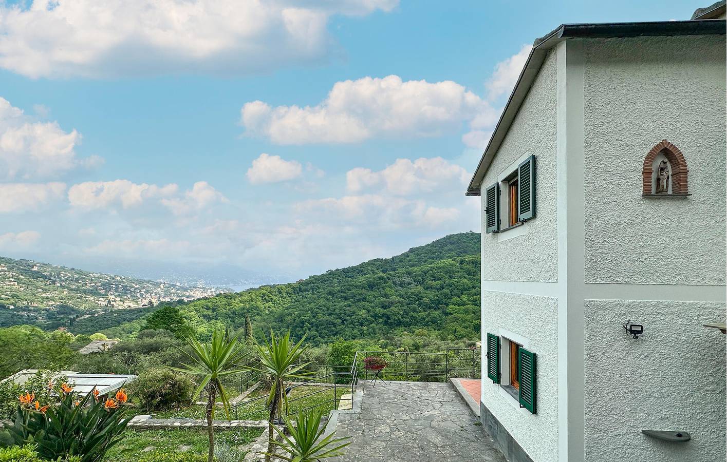 Charming 75m² Sea View Apartment with Terrace & Parking near Beach in Santa Margherita Ligure, Riviera di Levante