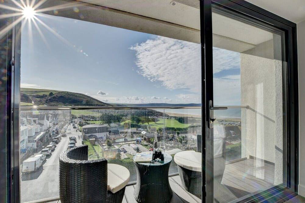Entire apartment, 5 Byron Apartments - Three Bedroom Apartment, Sleeps 5 in Woolacombe, Devon