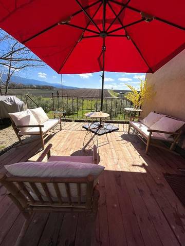 Location de vacances pour 4 personnes, avec vue et jardin à Saint-Jurs