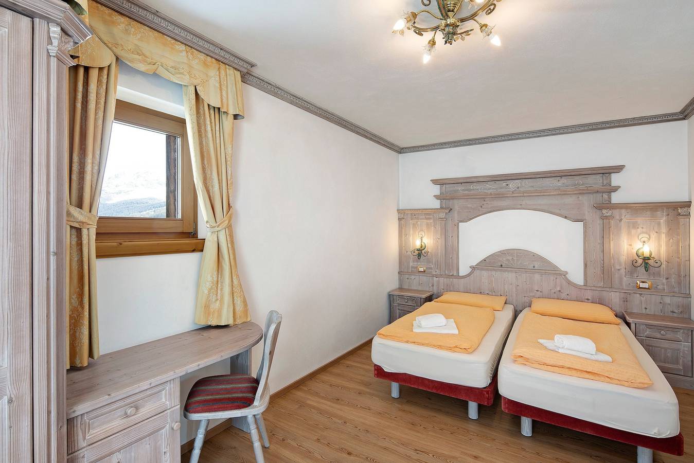 Hel lägenhet, Holiday Apartment "Casa Li Roina n 47" with Mountain View, Balconies & Wi-Fi in Livigno (Town), Livigno