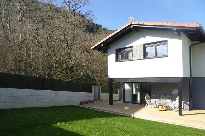 Ferienhaus für 14 Personen, mit Terrasse und Garten - 1