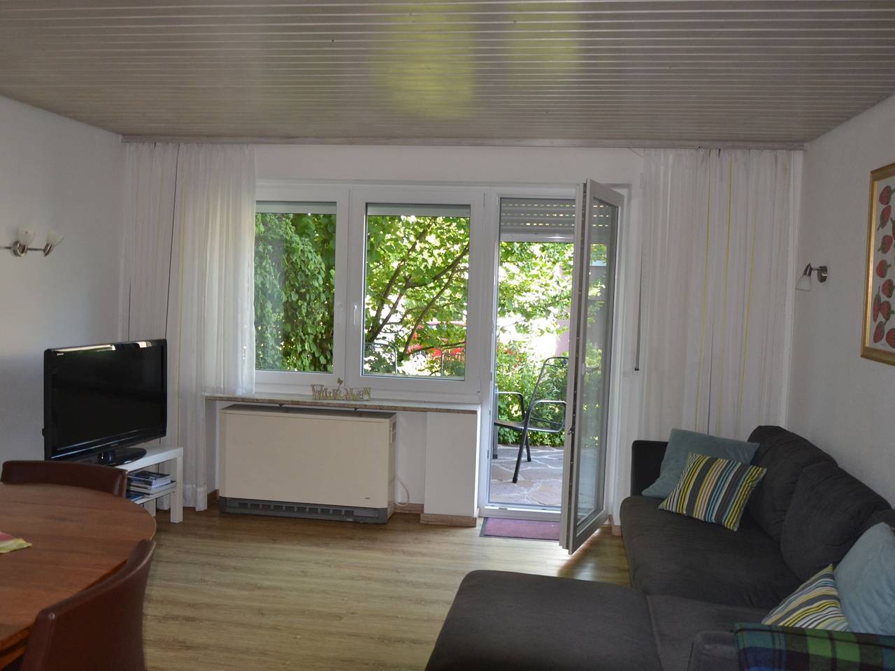 Ganze Wohnung, Ferienwohnung 'Erdbeere' mit Privatterrasse, Gemeinschaftsgarten und Wi-Fi in Kressbronn am Bodensee, Region Bodensee-Oberschwaben
