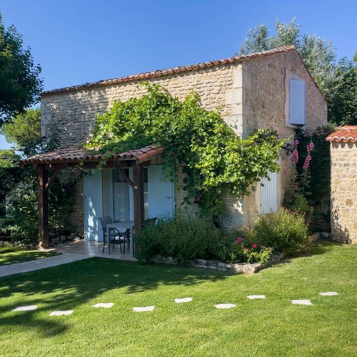 Gîte pour 8 personnes, avec piscine et jardin