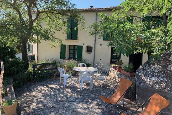 Location de vacances pour 5 personnes, avec jardin à Padern