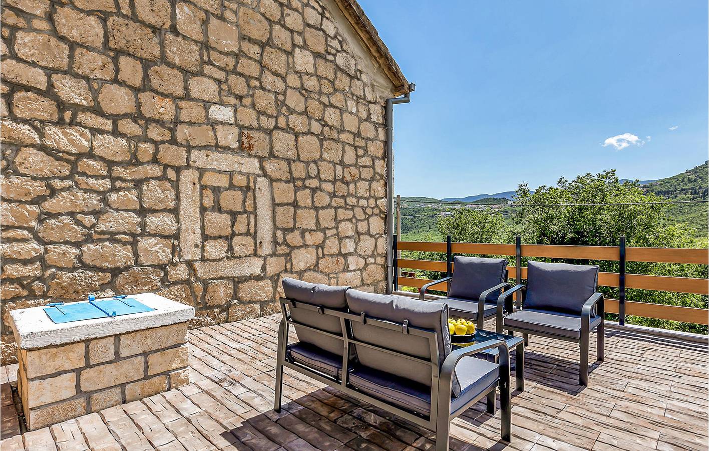 Moderne 2-Zimmer-Wohnung mit Pool und Terrasse, 2 km vom Stadtzentrum von Vrgorac entfernt in Makarska Riviera