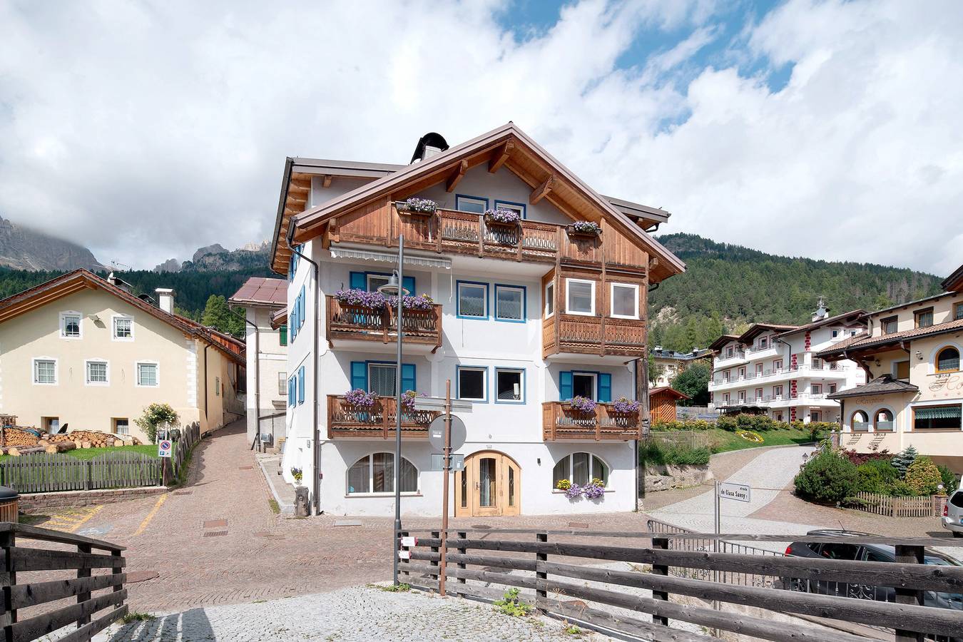 Ganze Wohnung, Apartment 'Vich' mit Bergblick, Balkon und Wlan in San Giovanni di Fassa, Dolomiti Superski