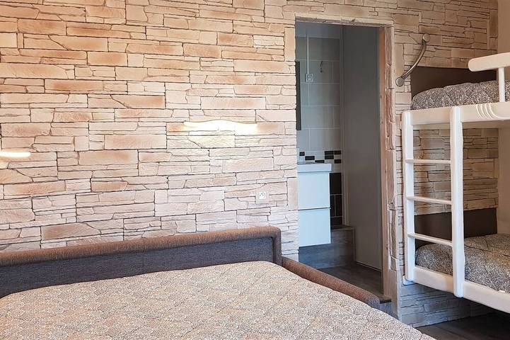 Gîte pour 4 personnes, avec jacuzzi ainsi que jardin et terrasse dans La Bergerie - 3