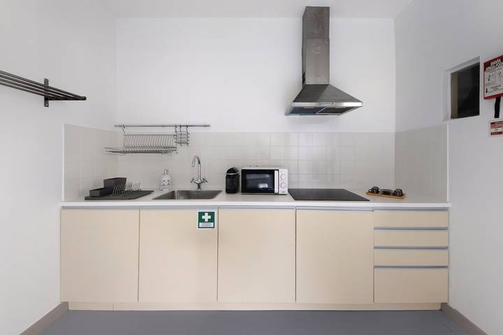 Hel lejlighed, Apartment "Crooked Floor House Rc" with Shared Garden, Wi-Fi & A/C in Santo Ildefonso, Porto