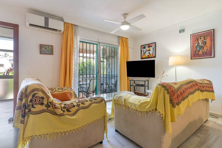 Chalet Adosado con Piscina Compartida, Wi-Fi y Aire Acondicionado en Cala del Moral in La Cala del Moral, Rincón de la Victoria