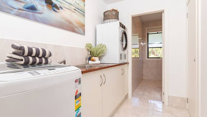 Holiday home for 10 people, with balcony and garden in Blueys Beach