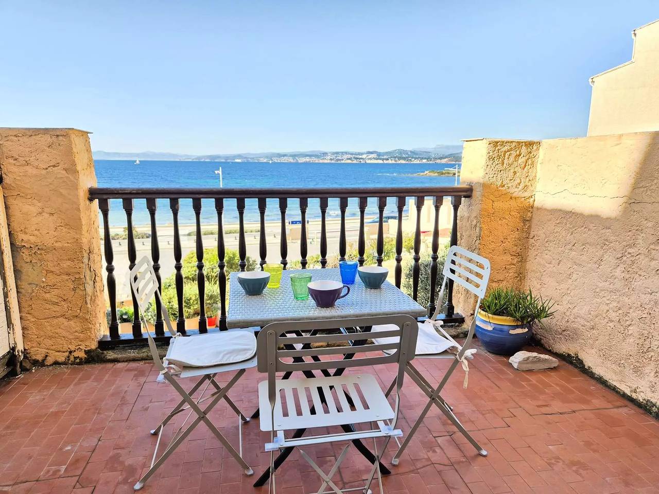 Hel studio-lejlighed, Full sea view, 10 m sandy beach, Brusc, Terrace... in Le Brusc, Six-Fours-les-Plages