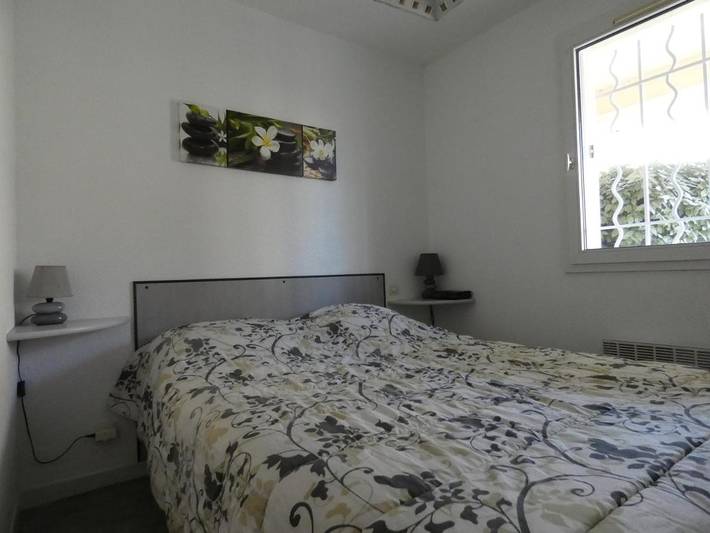 Gîte pour 6 personnes, avec terrasse ainsi que jardin et piscine dans Plage des Aresquiers - 4