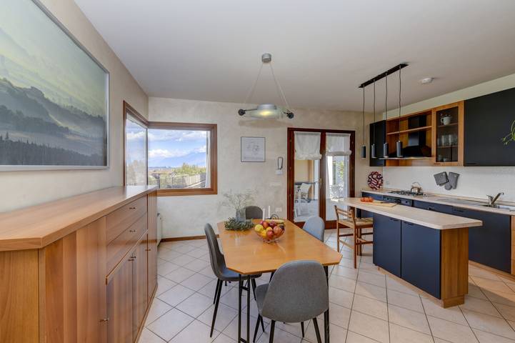 Ferienhaus für 6 Personen, mit Balkon und Garten sowie Seeblick am Gardasee