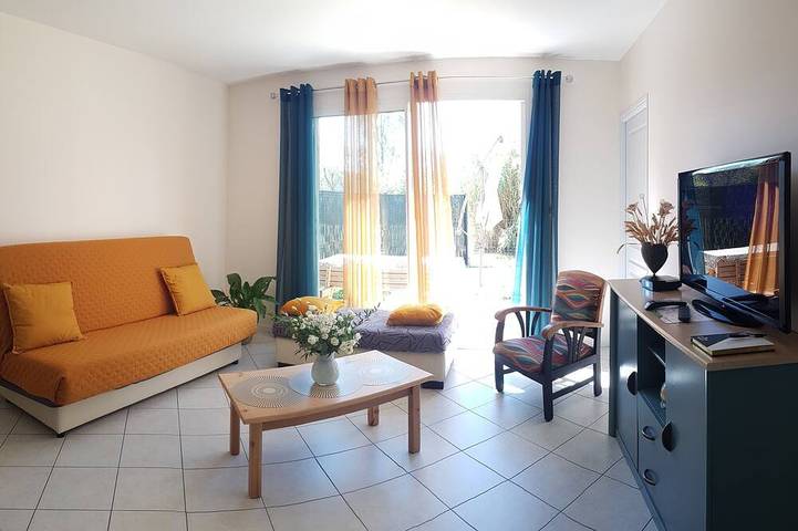 Location de vacances pour 6 personnes, avec terrasse ainsi que jacuzzi et jardin dans Nohic