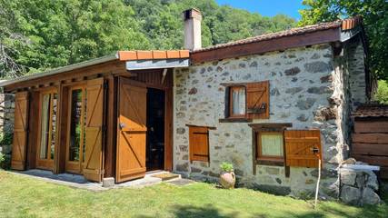 Gîte pour 2 personnes, avec jardin dans l' Ariège