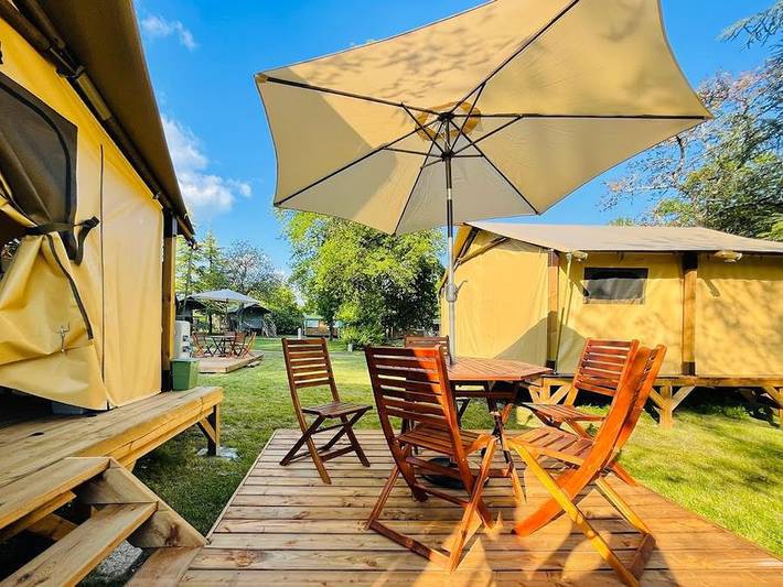 Camping Quercy Vacances - Tente en toile et en bois 5 personnes - Tente safari (sans sanitaires) in Saint-Pierre-Lafeuille, Quercy