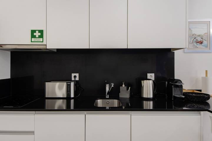 Ganzes Studio, Studio-Apartment 'Aveiro City Blue' mit Gemeinschaftspatio und Wlan in Aveiro, Aveiro Distrikt