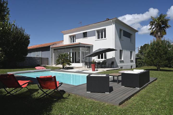 Casa de vacaciones para 10 personas, con terraza además de jardín y piscina - 1