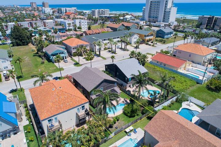 Vacation house for 16 people, with hot tub and balcony in Padre Island