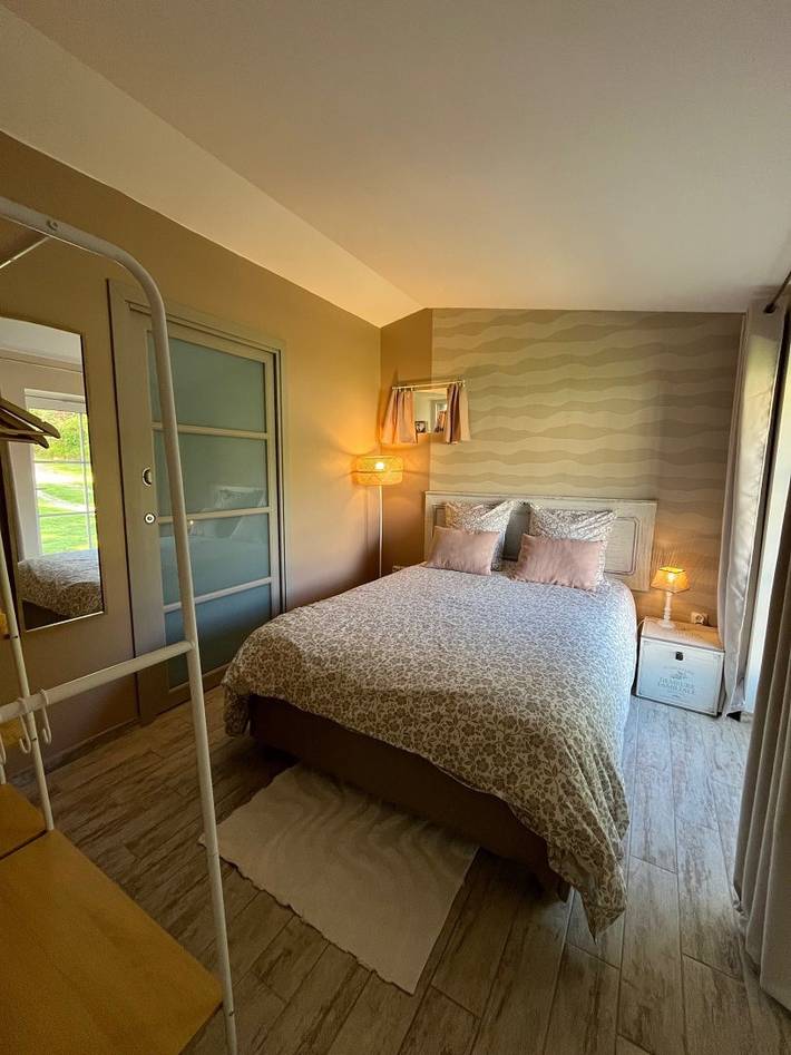 Gîte pour 4 personnes, avec piscine ainsi que terrasse et jardin à La Flocellière - 3