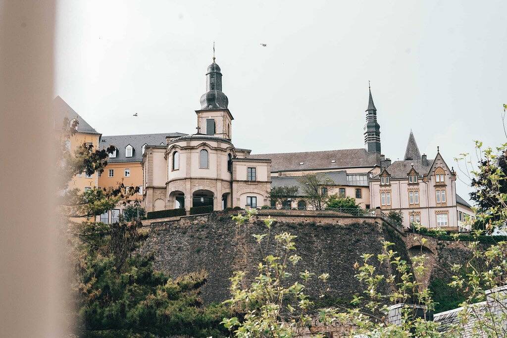 Ganze Wohnung, Stylish Stay in Grund with Balcony & City Views in Luxemburg (Stadt), Luxemburg