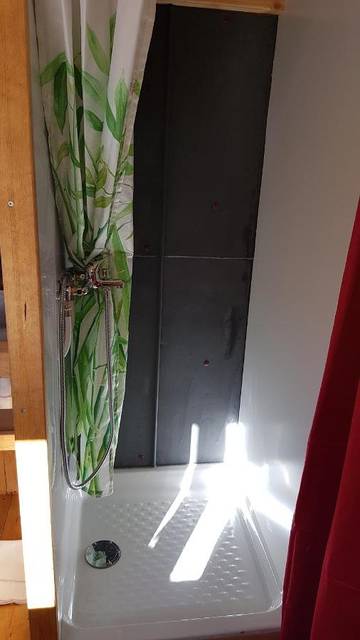 Gîte pour 3 personnes, avec jardin à La Pesse