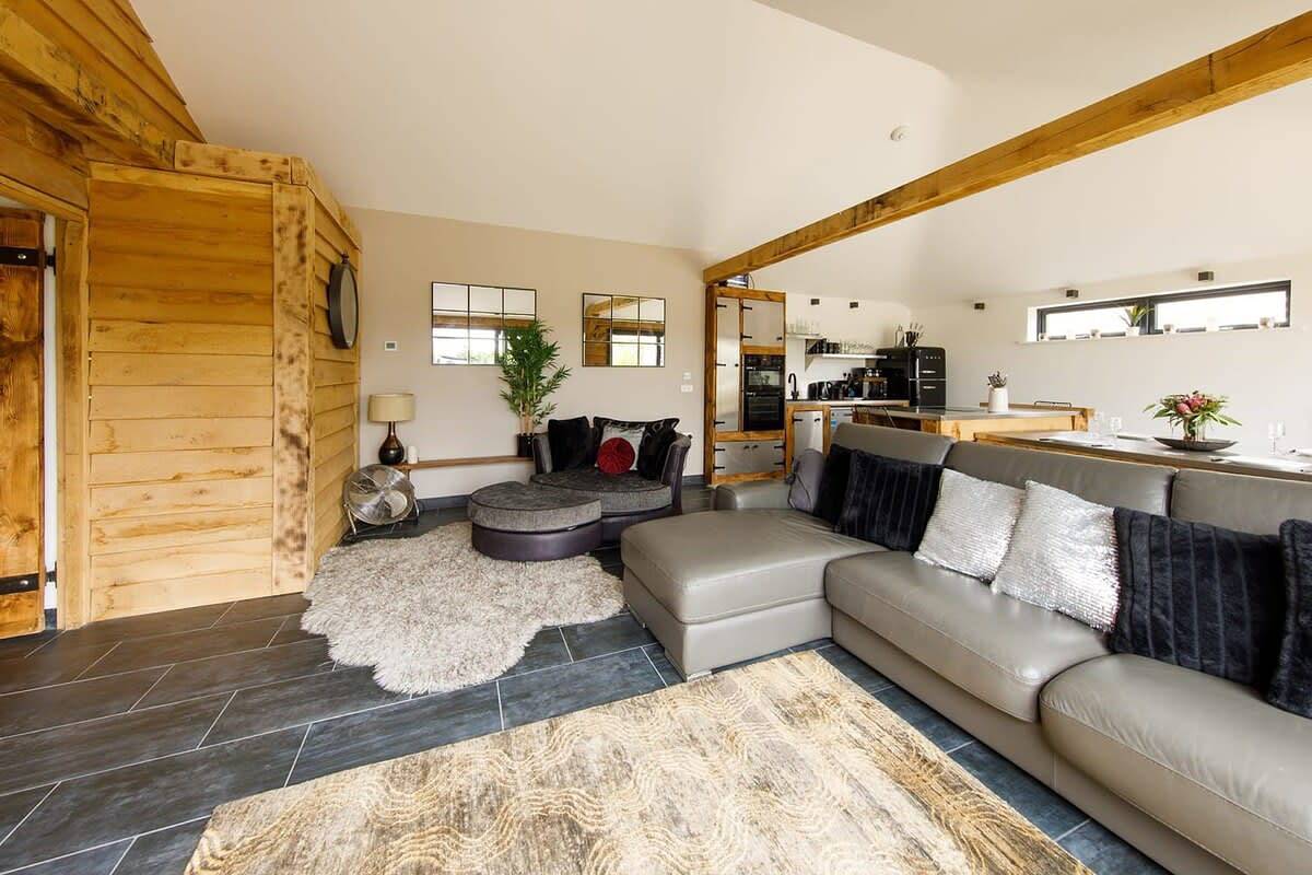 Rural Lodge Retreat with Hot Tub in West Sussex