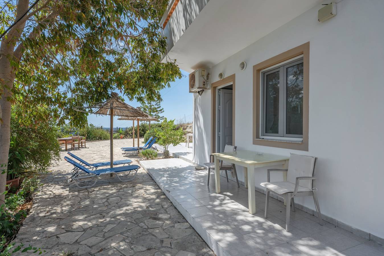 Apartamento entero, Apartamento vacacional "Kallithea" con vistas al mar, 2 terrazas compartidas y Wi-Fi in Myrtos, Lasithi