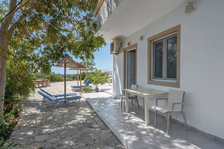 Gîte pour 6 personnes, avec balcon et jardin, animaux acceptés dans Myrtos