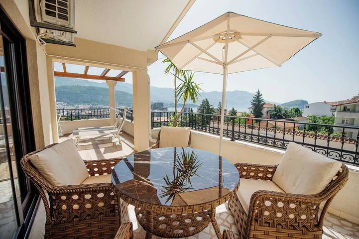 Appartamento per 5 persone, con balcone e idromassaggio in Budva
