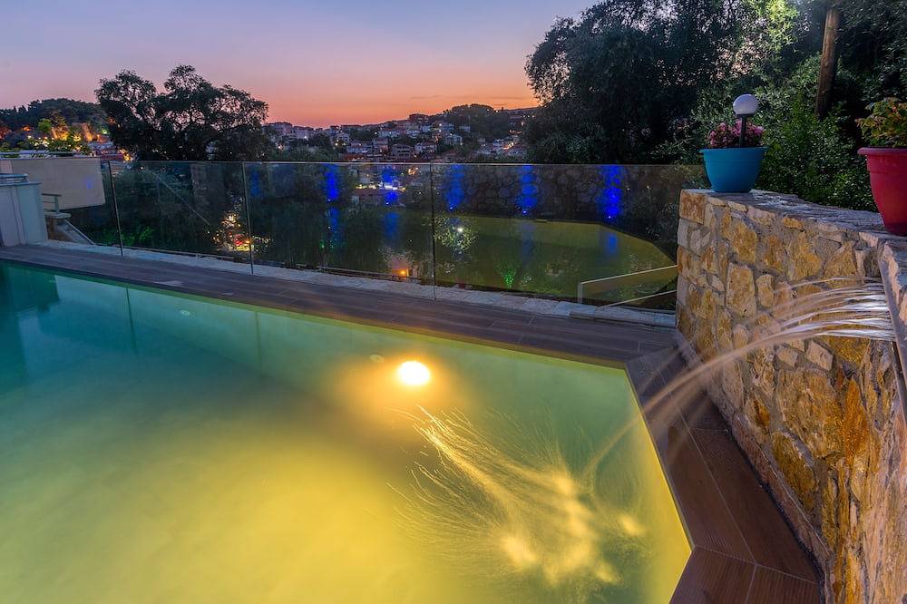 Parga Villa. 3 Etage mit privatem Pool in der Mitte, atemberaubende Aussicht in Parga Stadt, Preveza Regionalbezirk