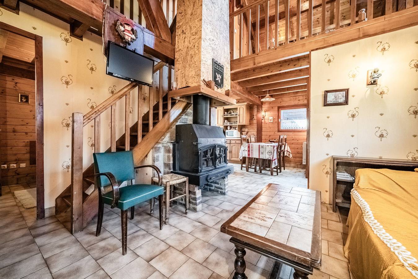 Chalet "6p Simple - Patchy" with Mountain View, Private Terrace and Wi-Fi in Verchaix, Bonneville region