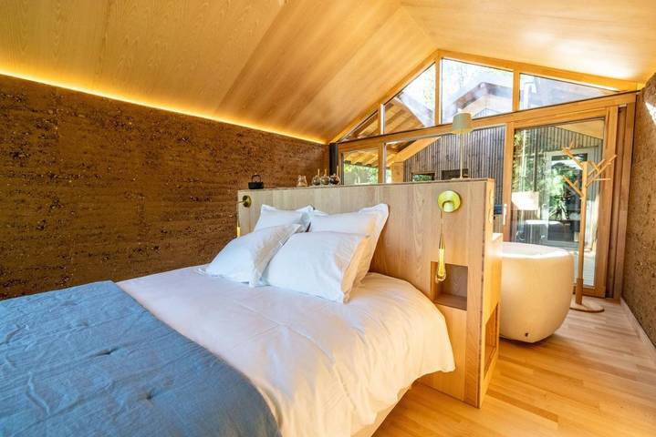 Lodge pour 2 personnes, avec Jacuzzi et Terrasse ainsi que Jardin et Sauna