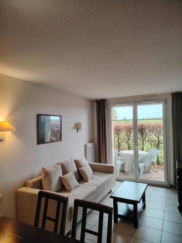 Gîte pour 4 personnes, avec sauna ainsi que terrasse et piscine à Levernois