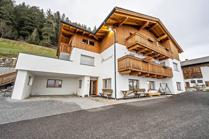 Rustico per 5 persone, con Balcone e Giardino